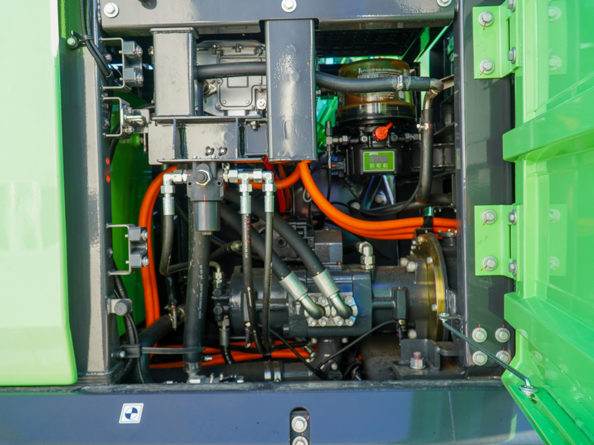 XE215ev uitknippen-09