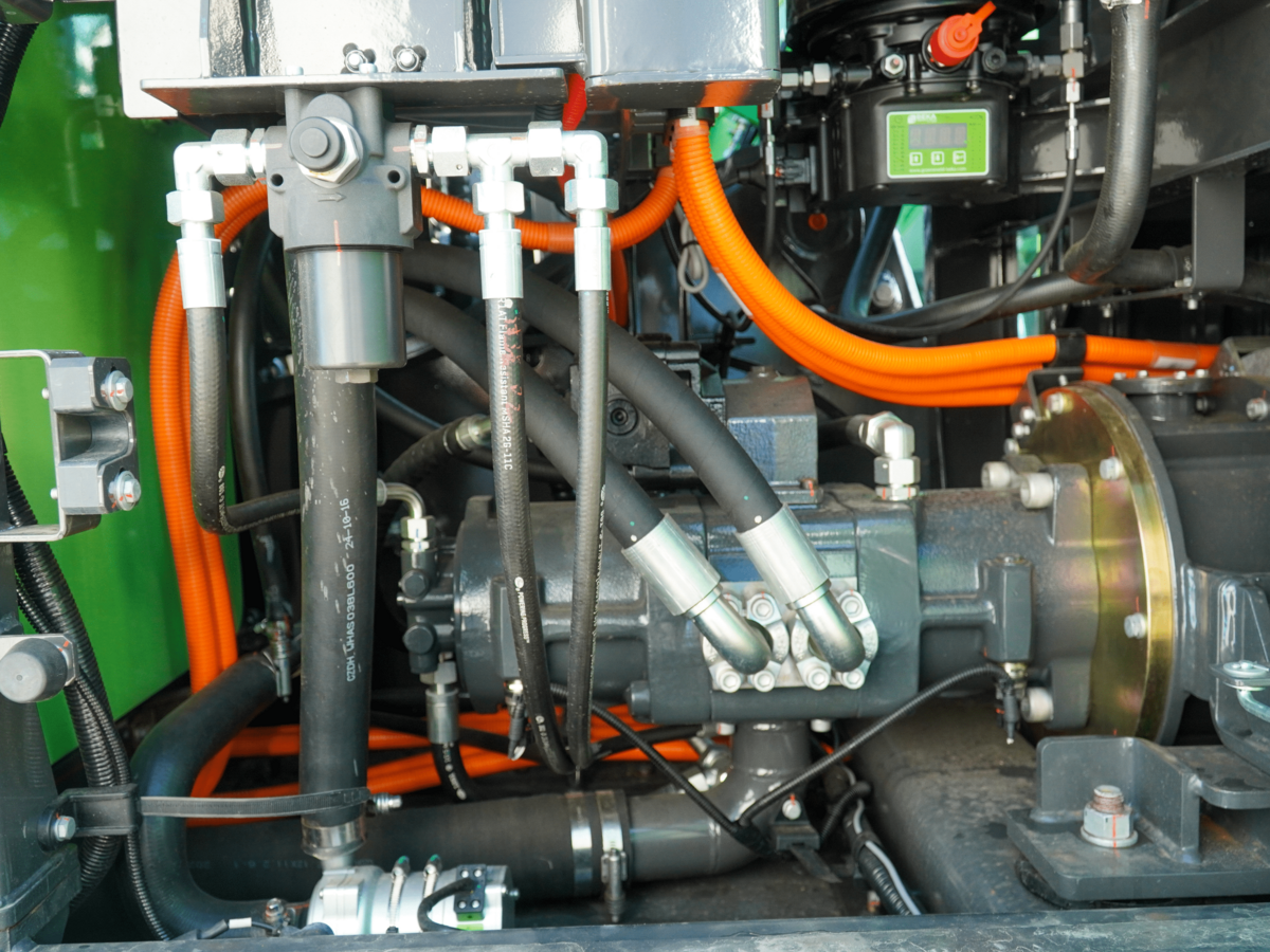 XE215ev uitknippen-10